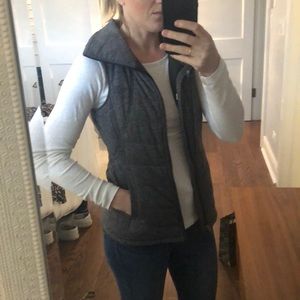 North Face grey puffy vest Size Small